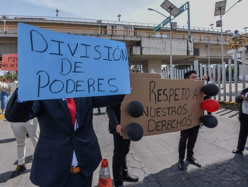 951708_Protesta-trabajadores-del-PJF-Toluca-3.jpg-_impreso-CRISANTA-ESPINOSA-AGUILAR-cuartoscuro.jpg